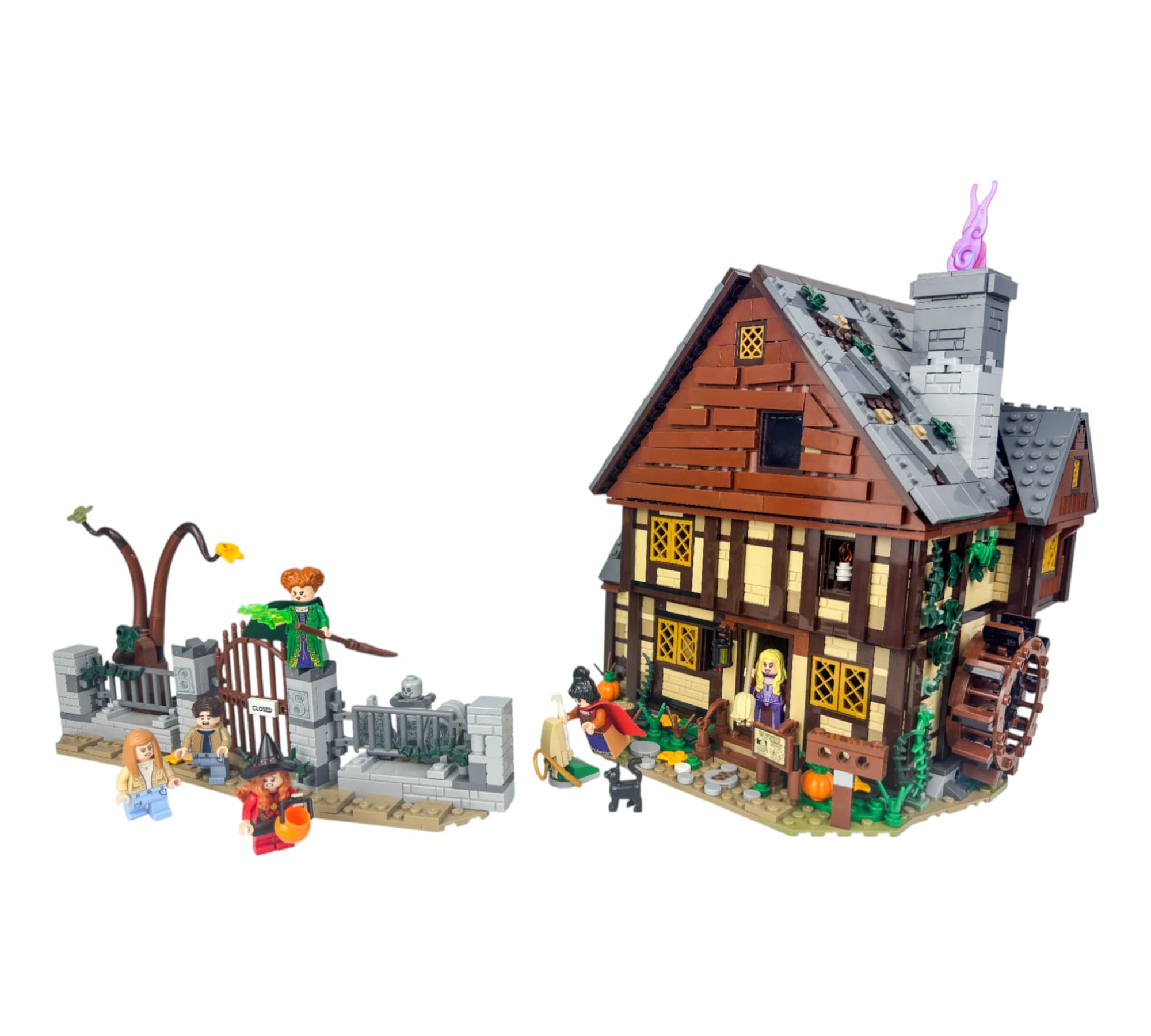 Disney Hocus Pocus: The Sanderson Sisters' Cottage LEGO® set